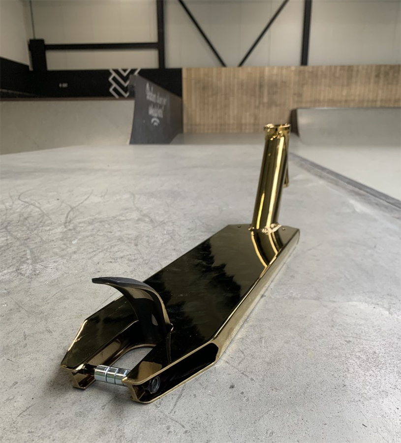 isiah-samms-signature-pro-scooter-deck gold 6