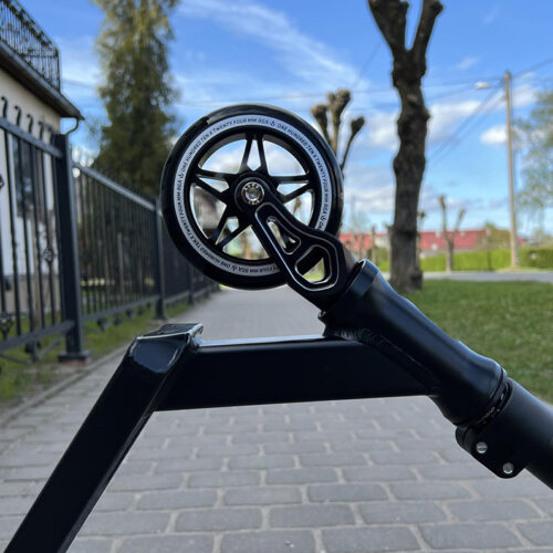 Kaiza Blunt Custom Tõukeratas - Must - Image 8